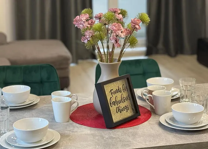 Luxury Apartments Near Coresi Mall By Glam - Parking Option